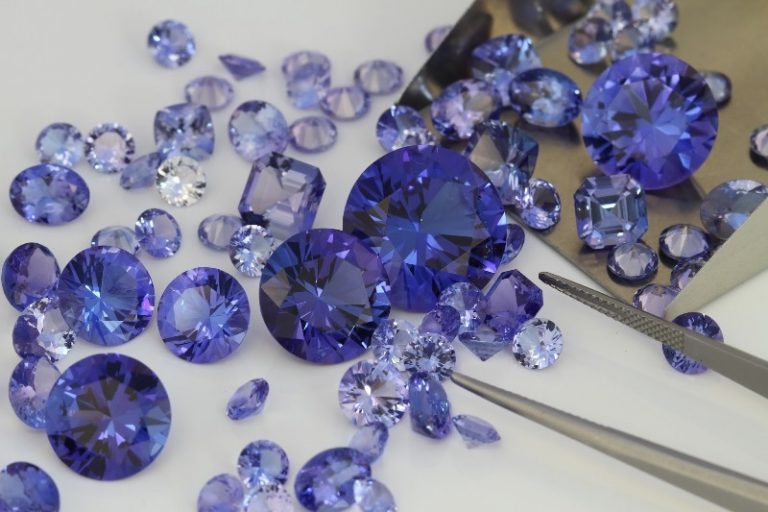 Tanzanite - Minerals, Mineralogy, , Crystals, Tanzanite, , Gemology, Longpost