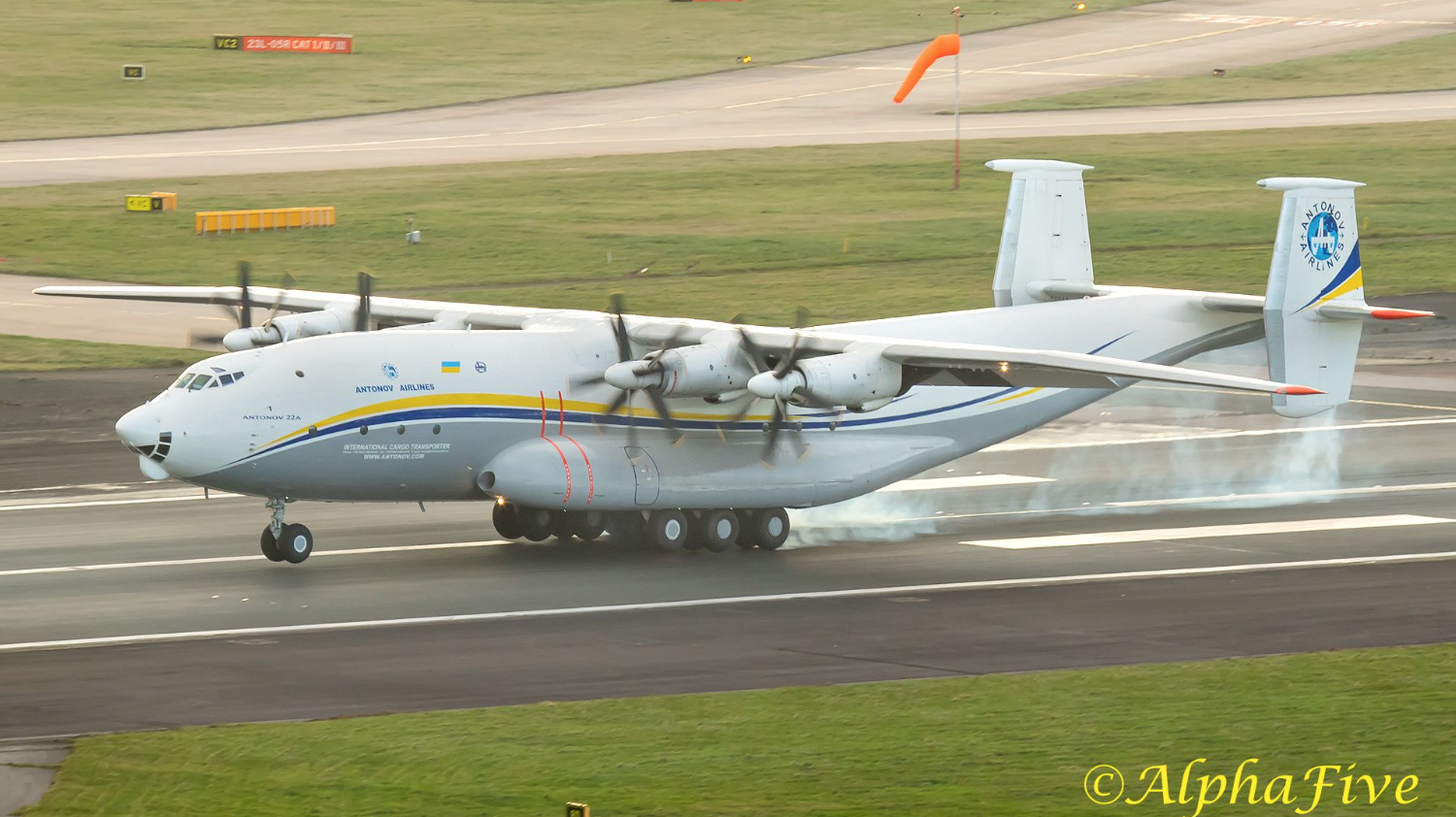 Unique engine sound! Antonov An-22 leaving Manchester Airport during a strong crosswind - Aviation, Airplane, Technics, AN-22, Video, Longpost