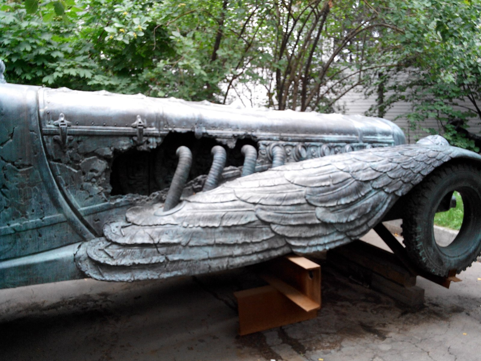 Finding in Moscow, help me find out what it is? - My, Crow, Birds, Monument, Sculpture, Behind the wheel, Moscow, Find, Help, Longpost