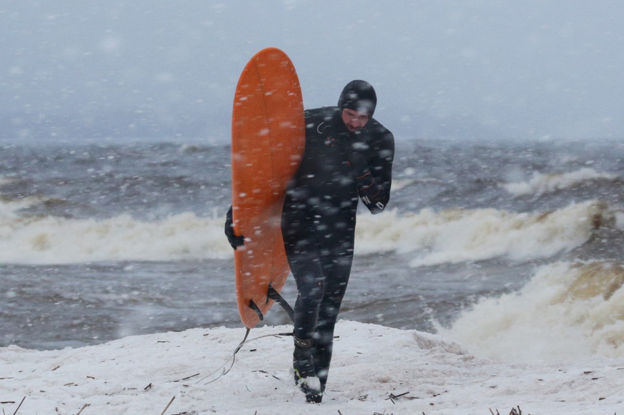 Severe St. Petersburg surfing. - The photo, Surfer, Winter, , Saint Petersburg, Longpost