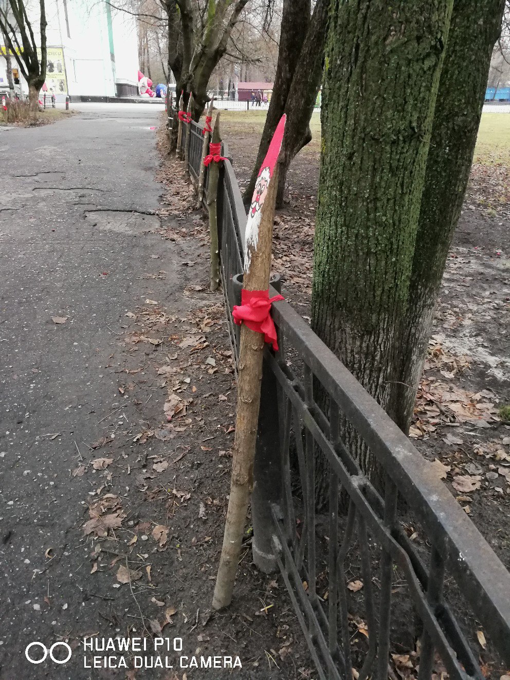 Брянцев шокировали новогодние украшения в Бежицком районе - Брянск, Минимализм, Креатив, Новый Год, Чиновники, Украшение, Длиннопост