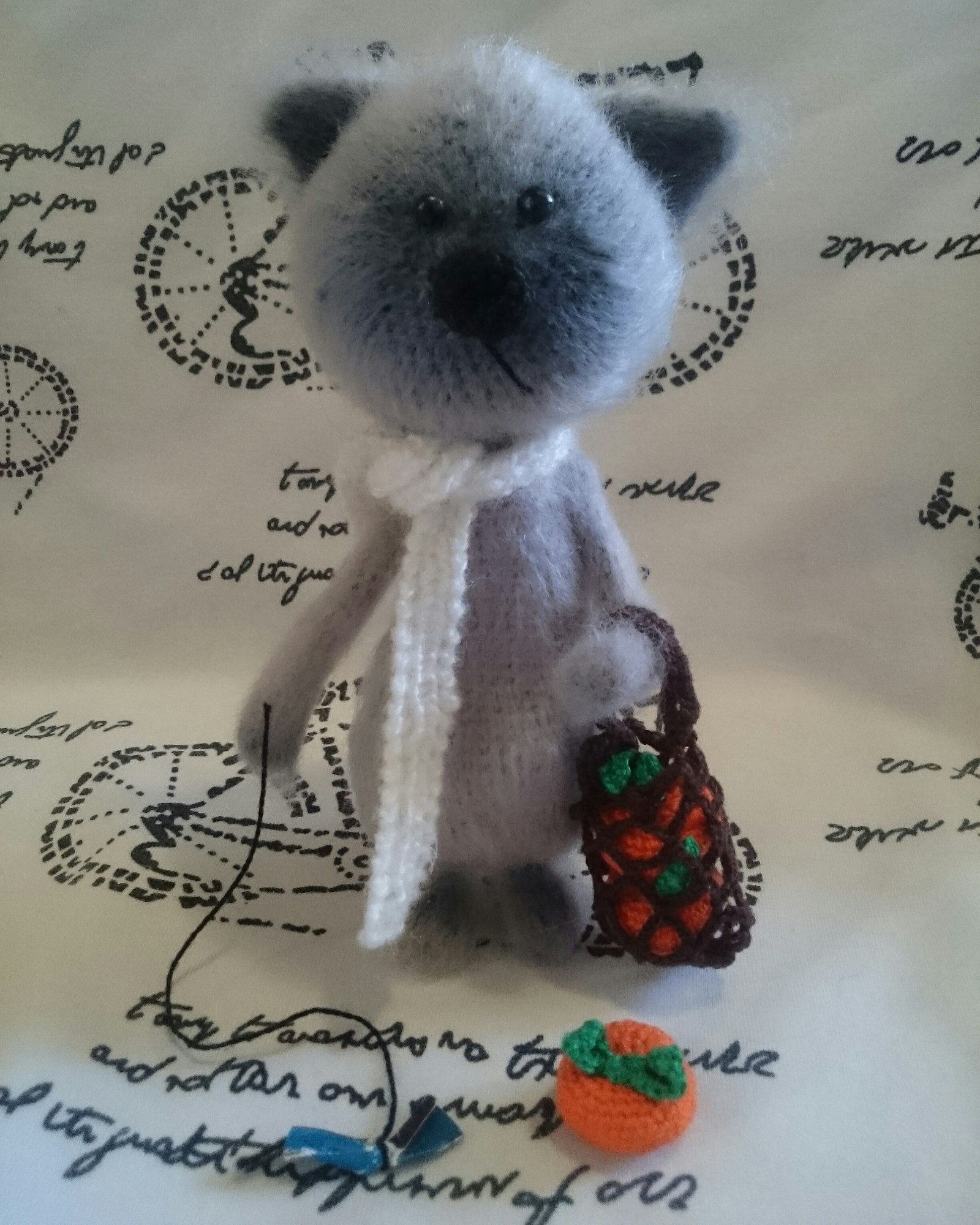 A little New Year's mood, a snowman and cats) - My, With your own hands, Needlework without process, Knitting, Crochet, Knitted toys, snowman, cat, Amigurumi, Longpost