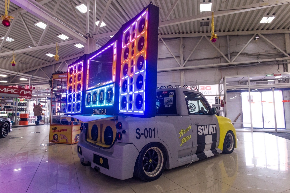 Novosibirsk cut off the roof of a Toyota bB, turned it into a pickup truck and put 26 speakers in each door! - Auto, Tuning, Toyota, Interesting, Longpost