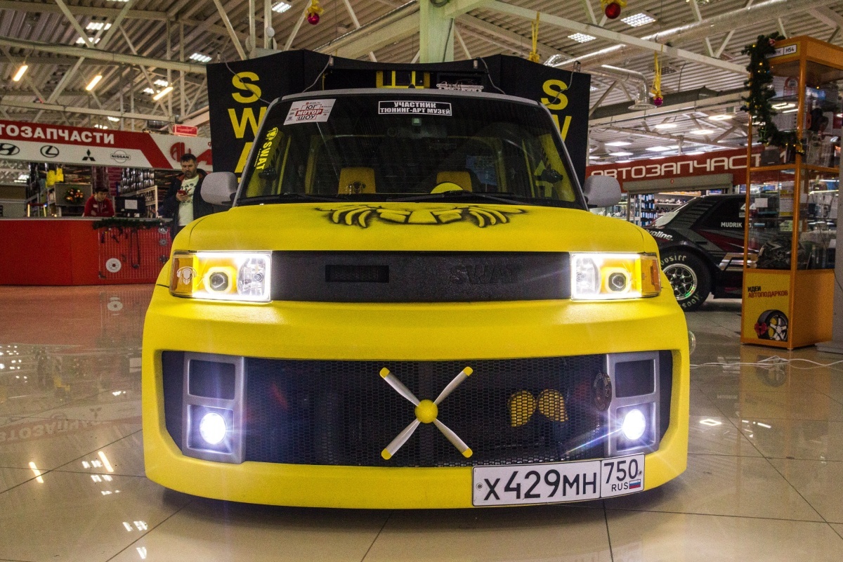 Novosibirsk cut off the roof of a Toyota bB, turned it into a pickup truck and put 26 speakers in each door! - Auto, Tuning, Toyota, Interesting, Longpost