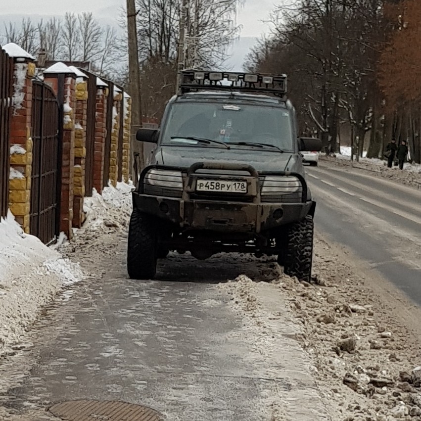 Еще один покоритель бездорожья(нет) тротуаров - Моё, Тротуар, Парковка, Длиннопост