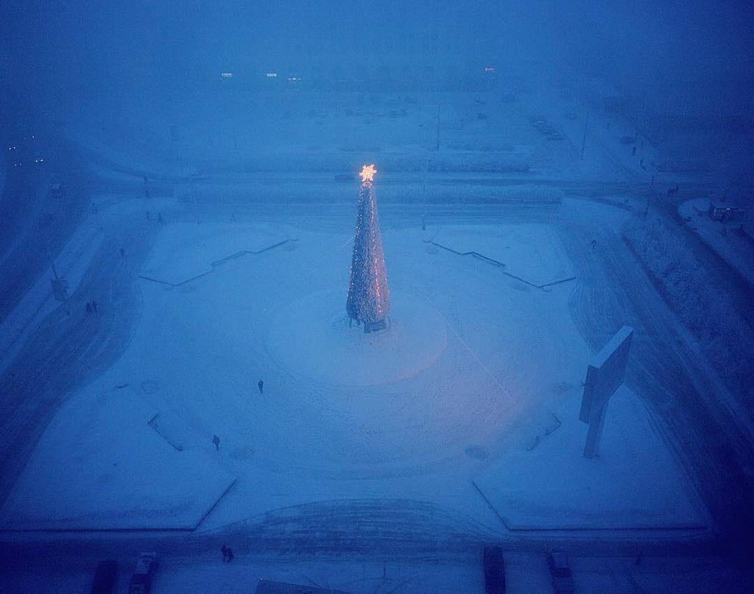 Christmas Tree in Murmansk - The photo, Murmansk, New Year, Christmas trees, The national geographic, Winter