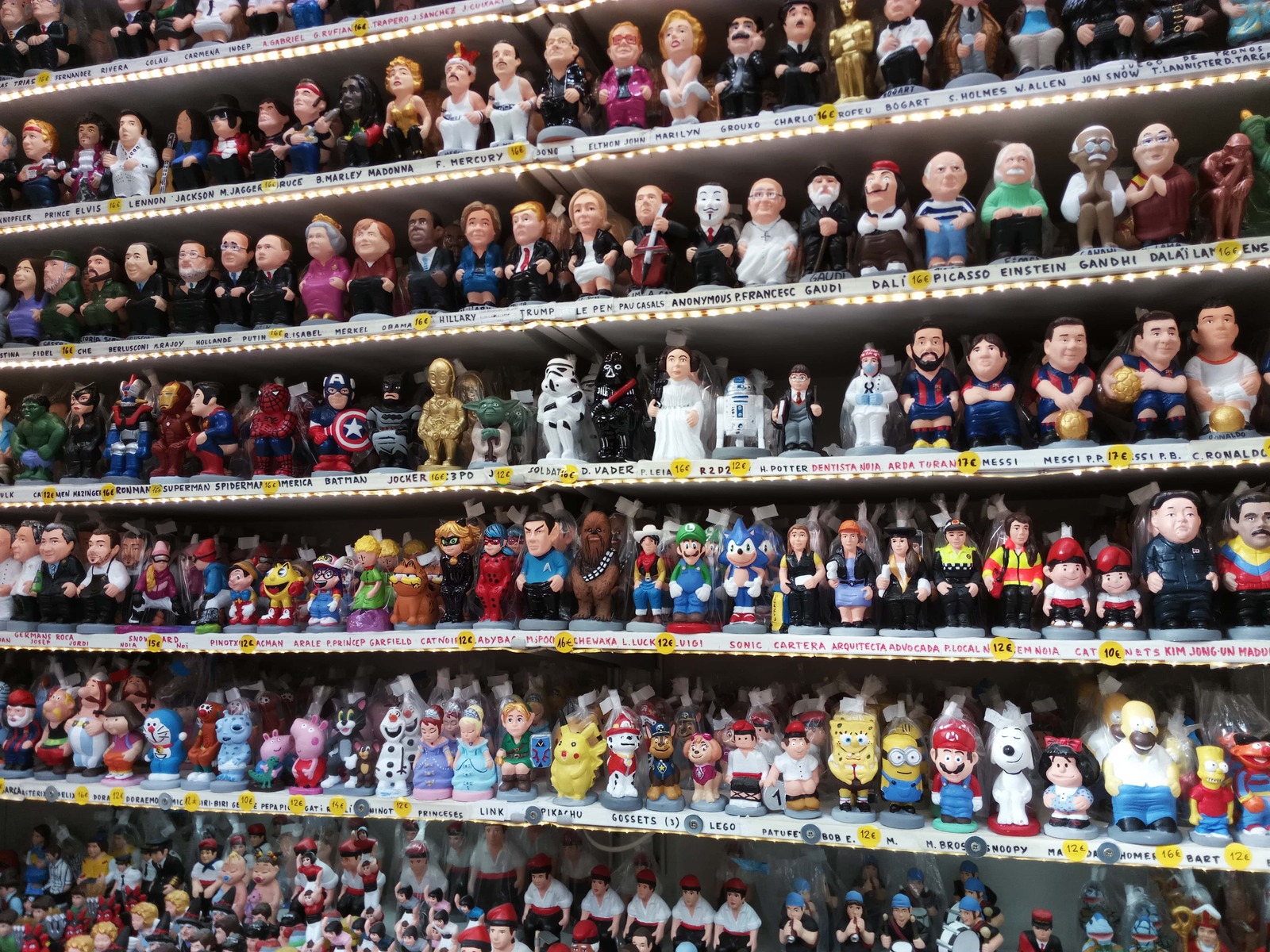 Christmas market in Barcelona - pooping men. - My, Barcelona, Spain, , Fair, Santa lucia, Longpost, Video, Barcelona city