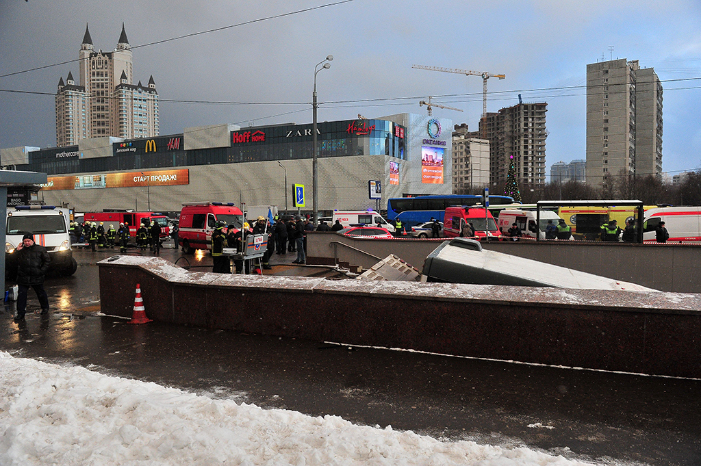 In Moscow, the bus drove into the underpass - Moscow, Bus, Underground pass, Crash, Longpost