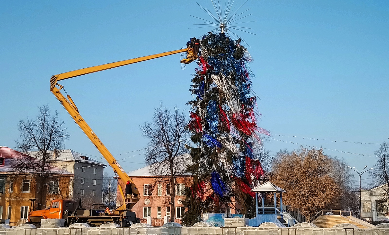 The most miserable Christmas tree in the Sverdlovsk region for 836 thousand rubles ... - My, Alapaevsk, Sverdlovsk region, Christmas trees, New Year