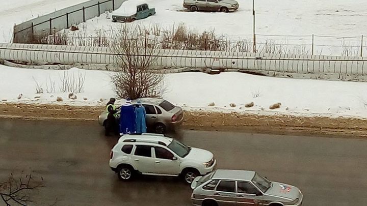 Ded Moroz and Snegurochka give Ulyanovsk drivers “sobriety vitamins” - Ulyanovsk, Ulyanovsk region, Father Frost, Snow Maiden, Longpost