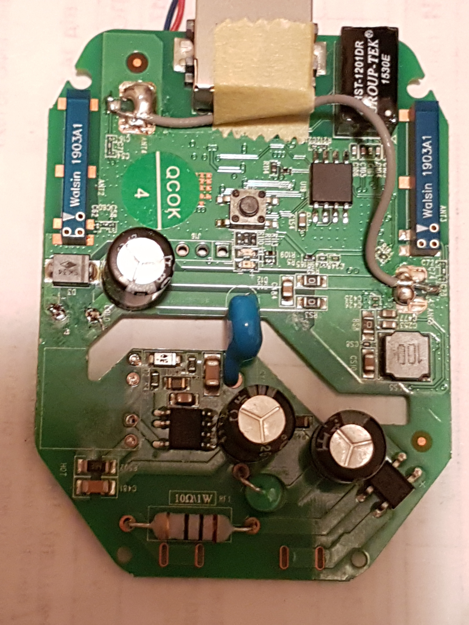 The guys accidentally tore off one resistor and one capacitor on wi-fi repeaters now I don’t know which ones to put there help - , , Longpost