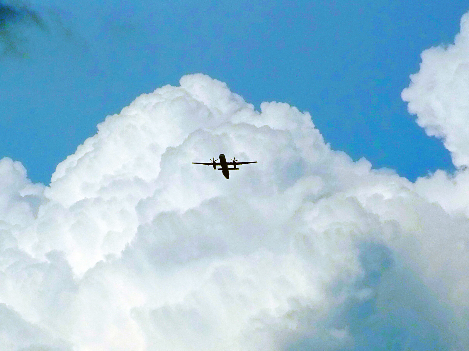 I'm going to the storm! - My, Дальний Восток, Primorsky Krai, Sky, Clouds, Airplane, Longpost