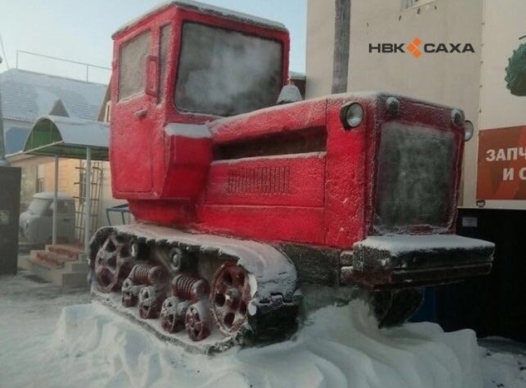 In Yakutia, a tractor and an SUV were blinded from the snow - Yakutia, Holidays