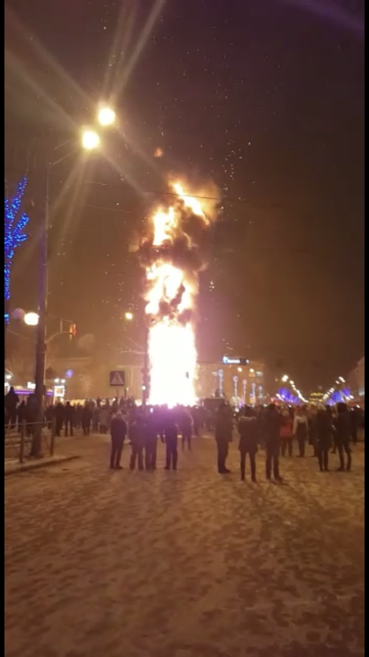 Shine Christmas tree - Sakhalin, Fire, Christmas trees, Yuzhno-Sakhalinsk