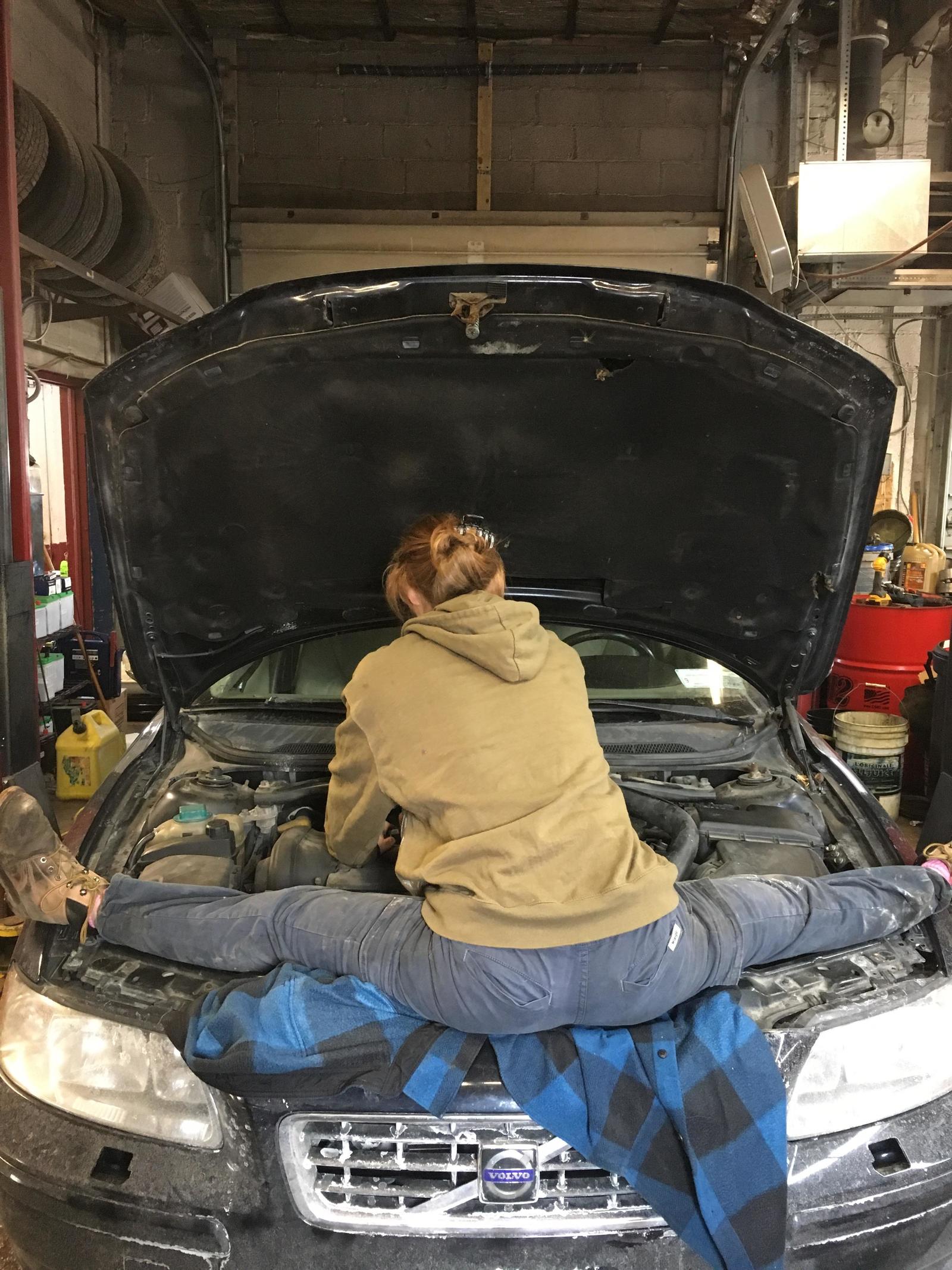 Good service station - Girls, Mechanic, ONE HUNDRED, Stretching