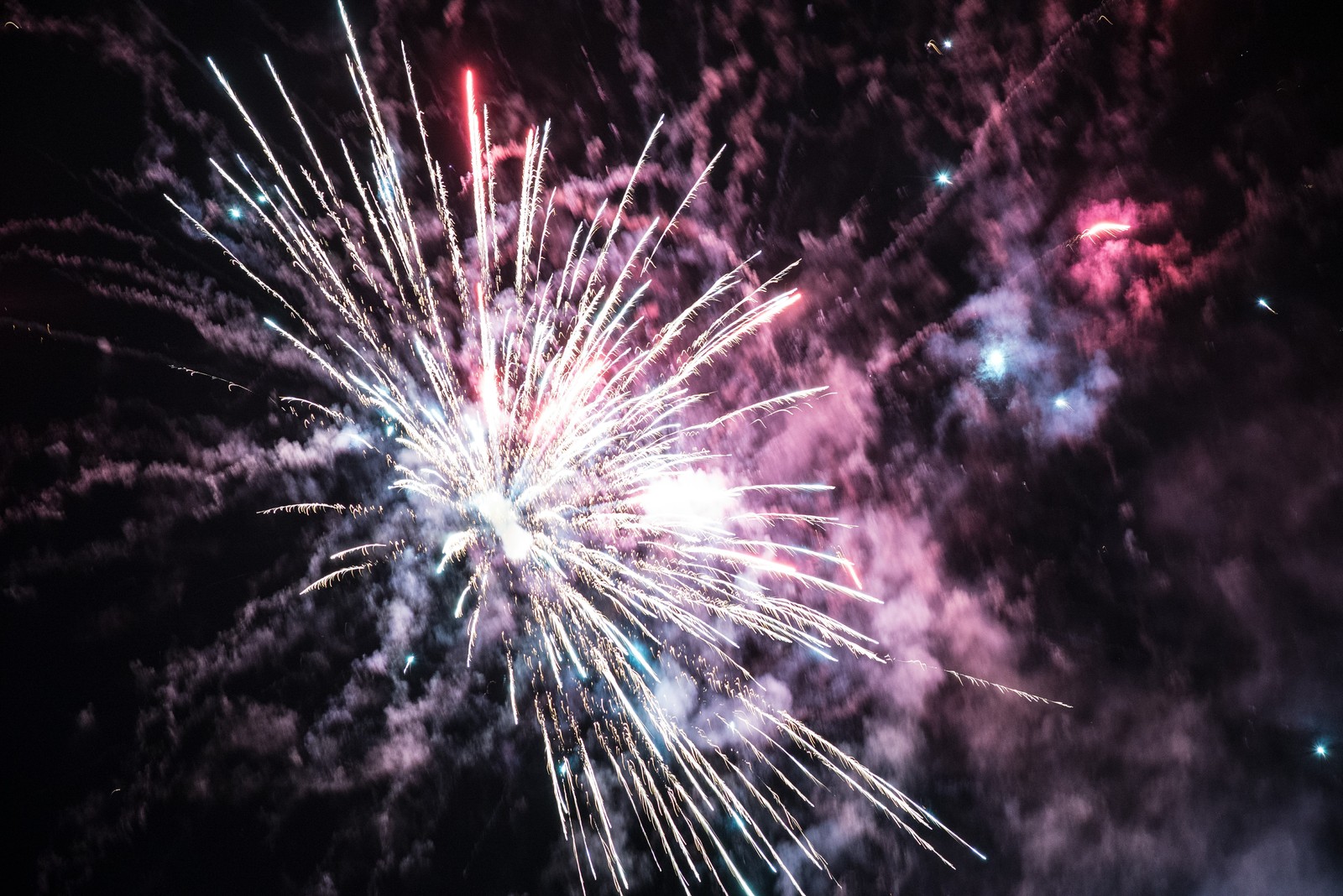 New Year's fireworks in a ribbon - My, Fireworks, The photo, Nikon, Nikon d600, Longpost