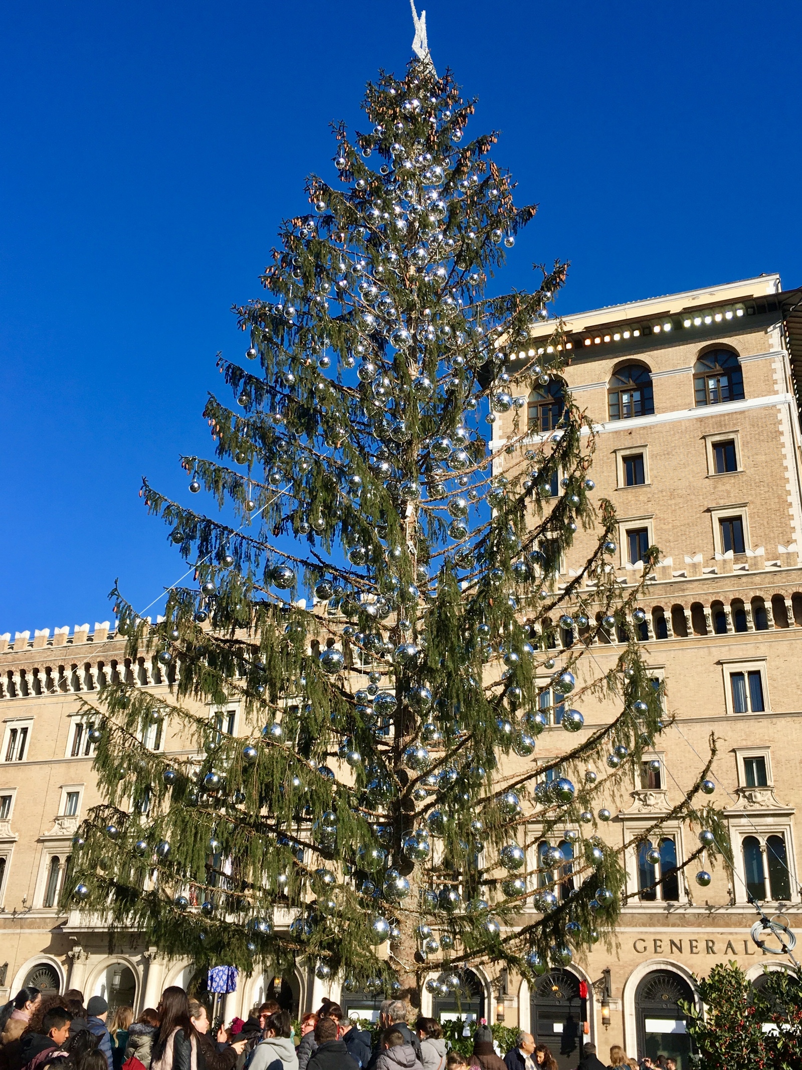 This Christmas tree cost 48,000 € - My, New Year, It's a pity, Tree, A pity