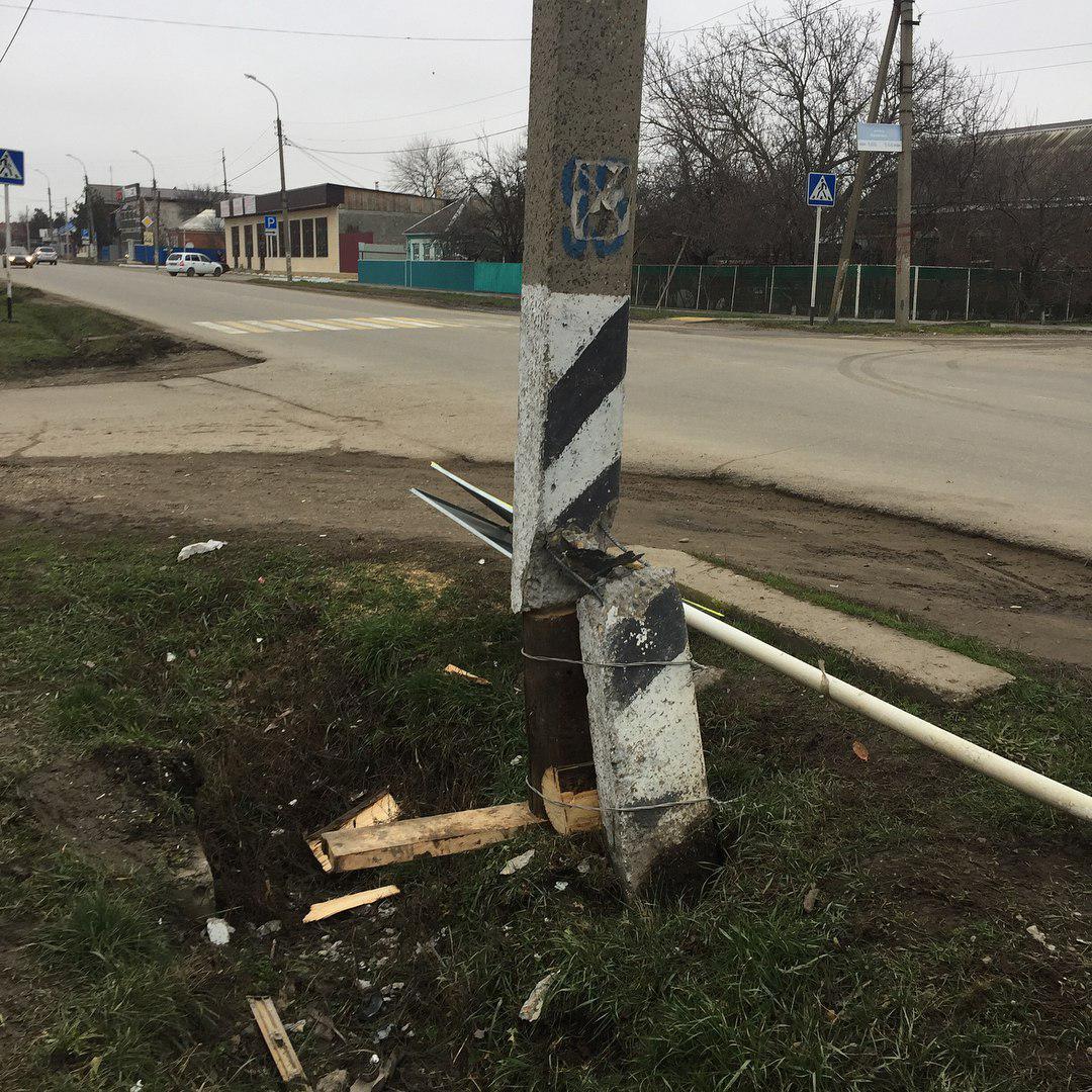 Tired of standing and decided to sit down - Krasnodar, Timashevsk, Краснодарский Край, Krasnoyarsk pillars, Traffic rules