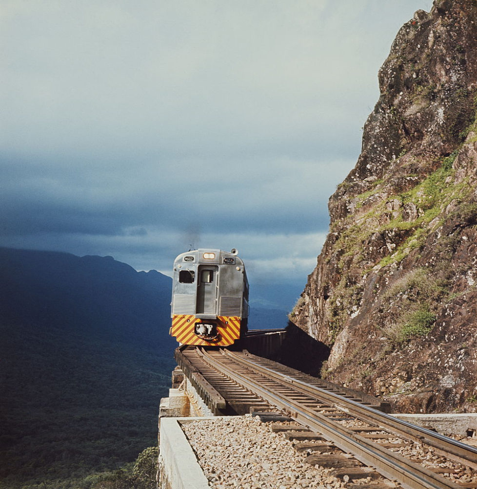 Поезд В Горах Фото