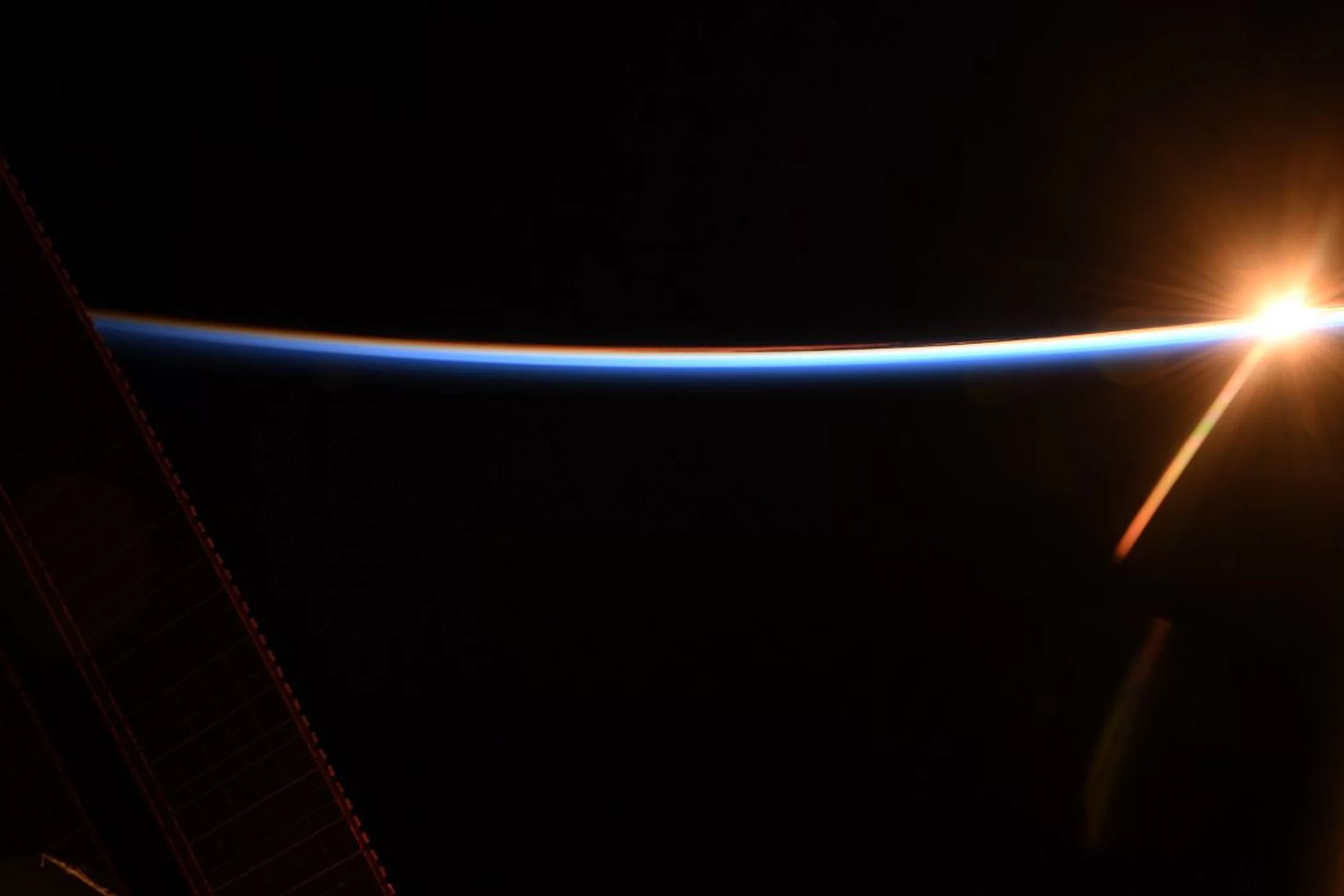 First dawn 2018 from the ISS - Space, ISS, The photo, dawn, 2018, Interesting, New Year, Wallpaper
