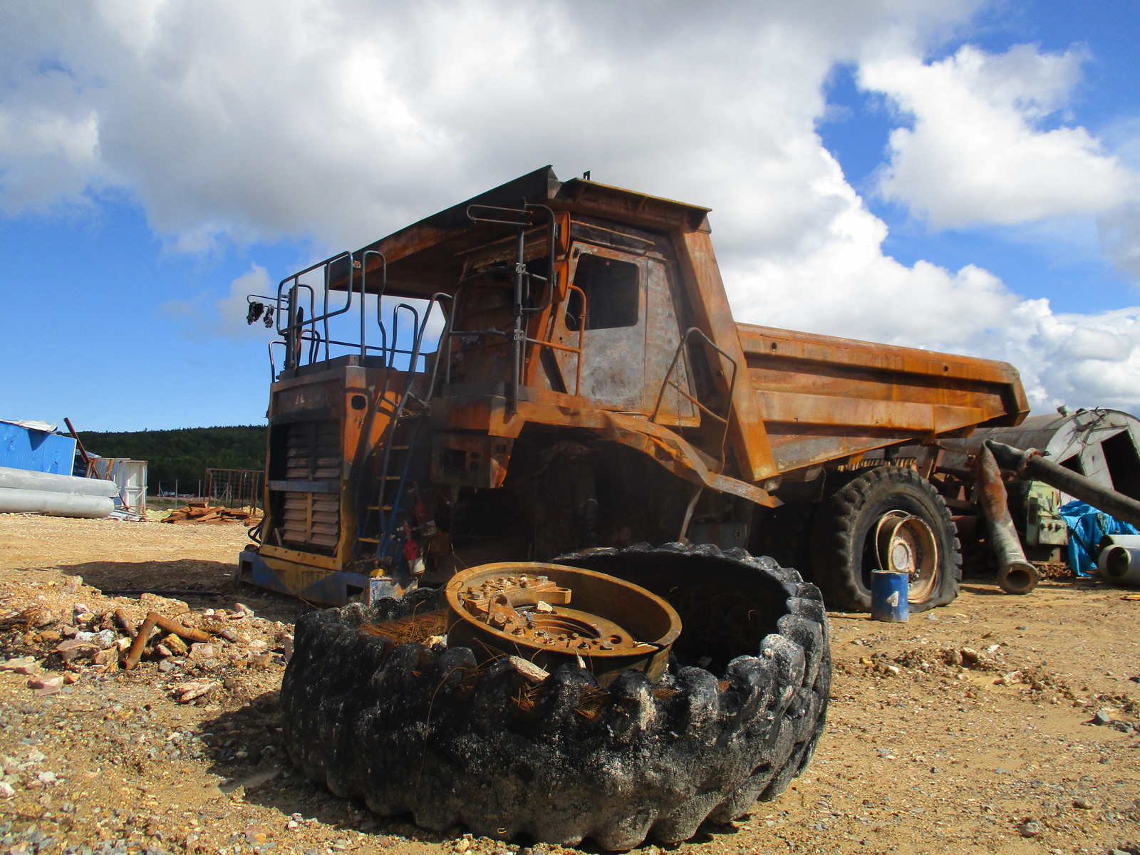 Technique at the gold deposit. - My, Field, BelAZ, Technics, Gold, Caterpillar, Longpost, My