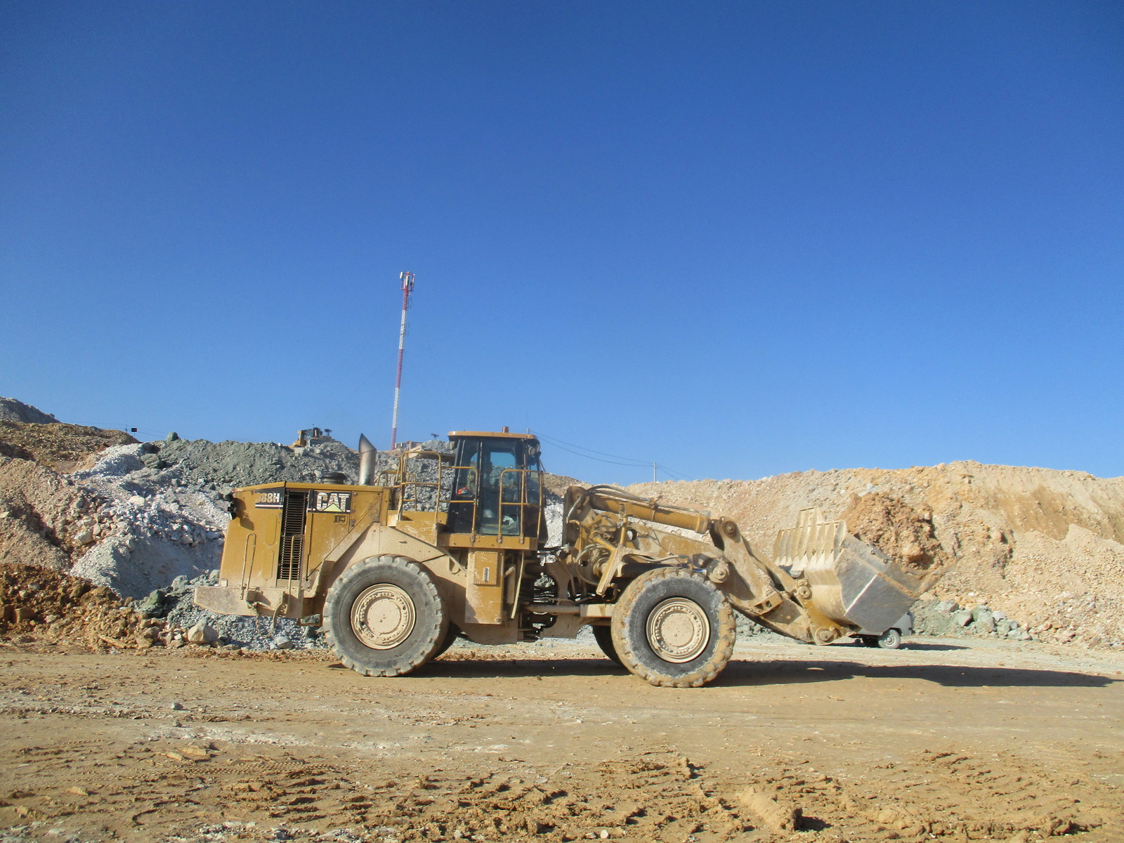 Technique at the gold deposit. - My, Field, BelAZ, Technics, Gold, Caterpillar, Longpost, My