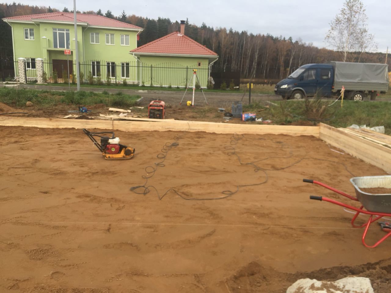 Monolithic reinforced concrete slab for the house and screw piles for the terrace. - My, Foundation, , Screw piles, Home construction, Monolith, , Concrete, Half-timbered, Longpost