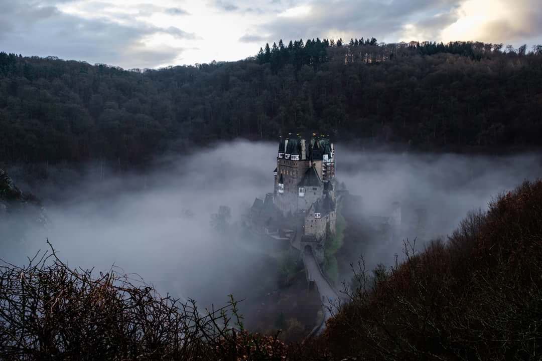 Утро, замок Эльц, Гемания - Замок, Германия, Утро, Туман, Архитектура, Фотография, Длиннопост