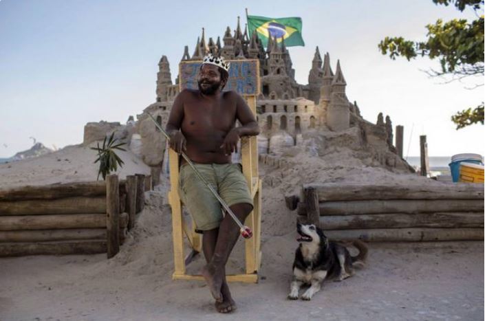 Brazilian 22 years old lives in a sand castle in a prestigious area of ??Rio de Janeiro - Happiness, Brazil, Longpost