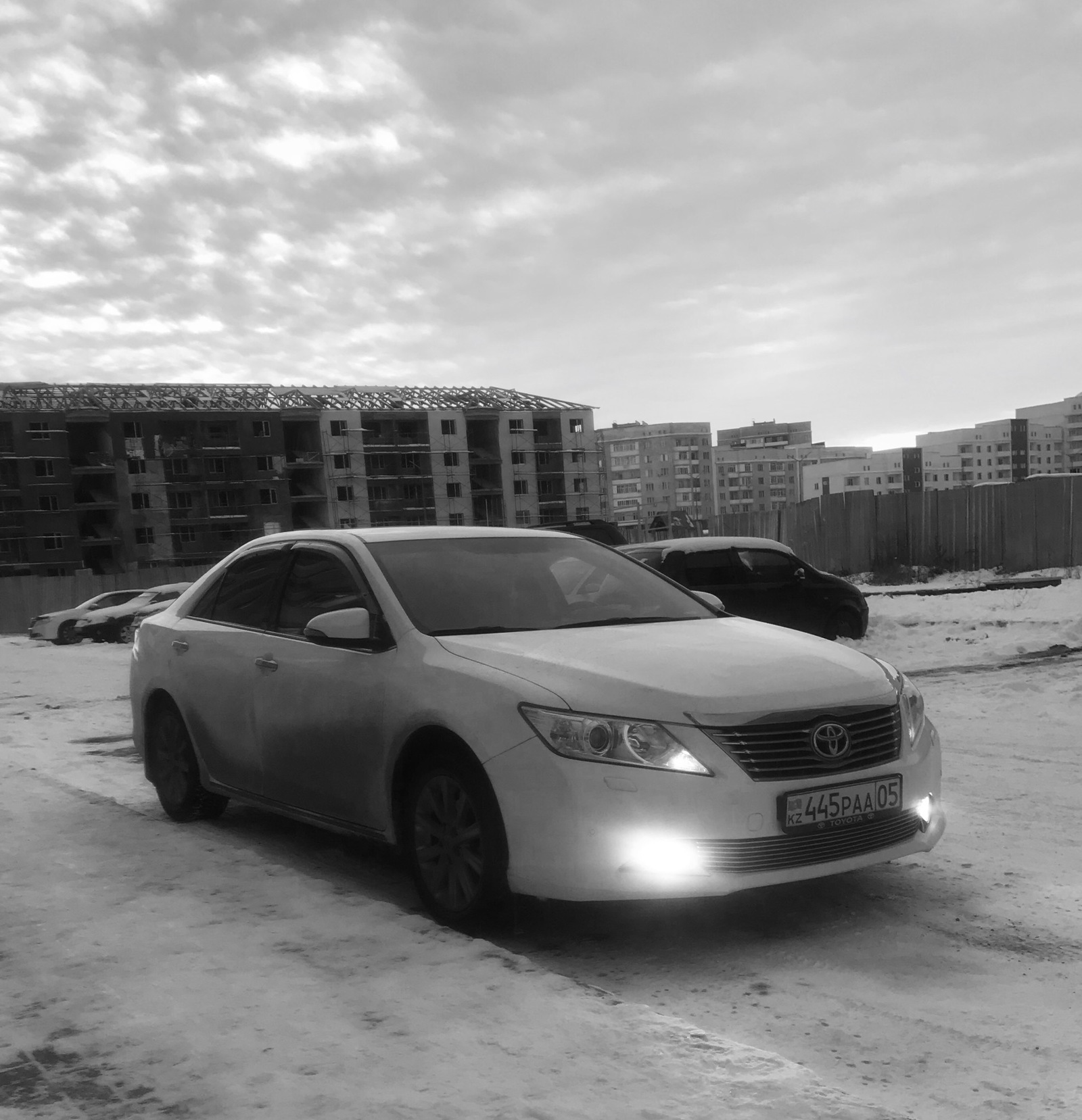 To wash or not to wash, that is the question)) I think in cloudy weather the smoked kamryusha looks a la 90s) - Auto, Toyota Camry, Camry, Car, Winter, Dirt