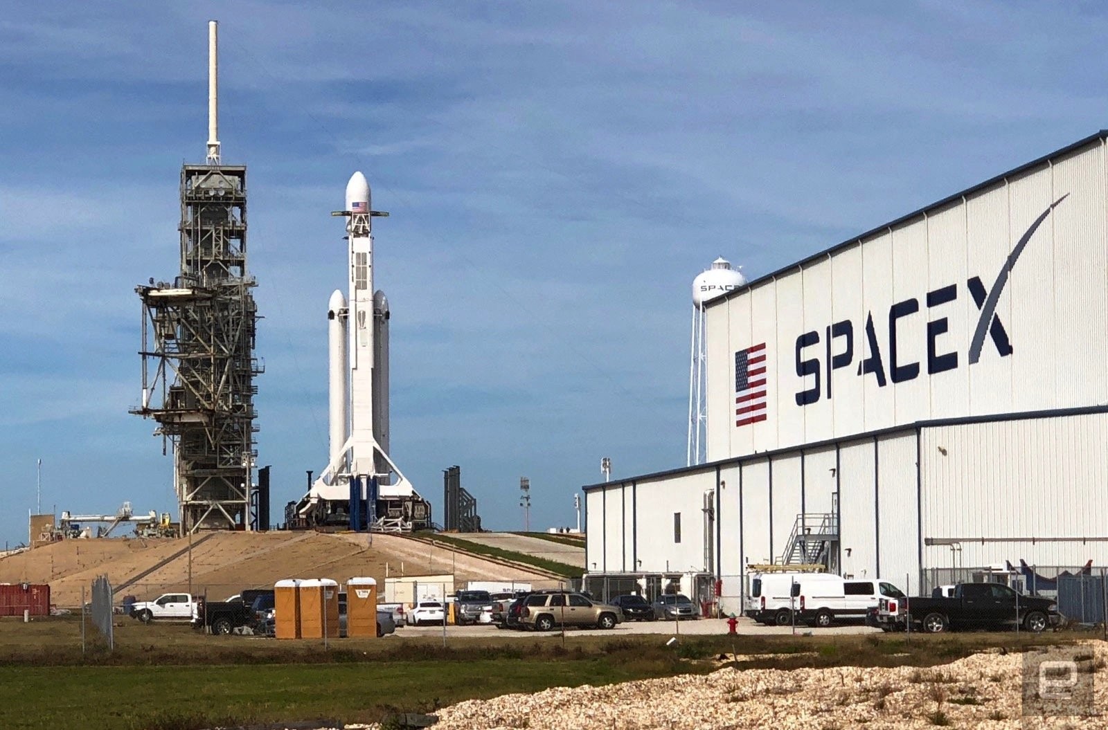 SpaceX успешно запустила сверхтяжелую ракету Falcon Heavy. - Космос, SpaceX, Илон Маск, Tesla, Ракета, Видео, Будущее, Технологии, Длиннопост