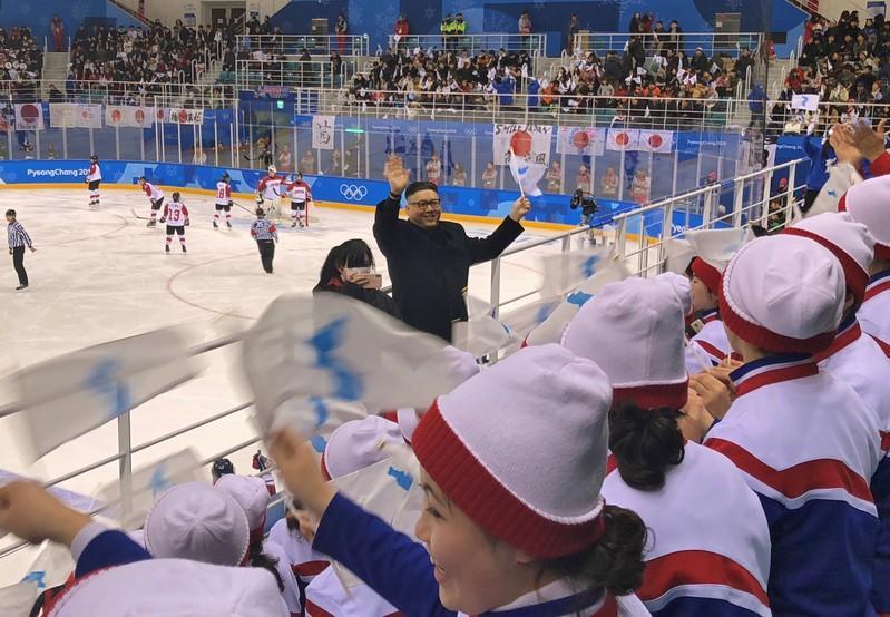 Kim Jong Un and North Korean cheerleaders - Olympiad 2018, Kim Chen In, Longpost