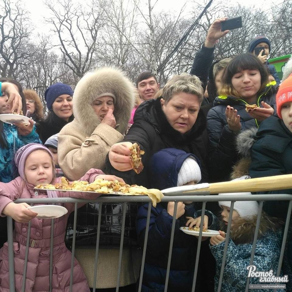 Maslenitsa in Victory Park in Stavropol - Stavropol, Maslenitsa, How do you like Elon Musk, Pig, Upbringing, Pancakes, Mentality