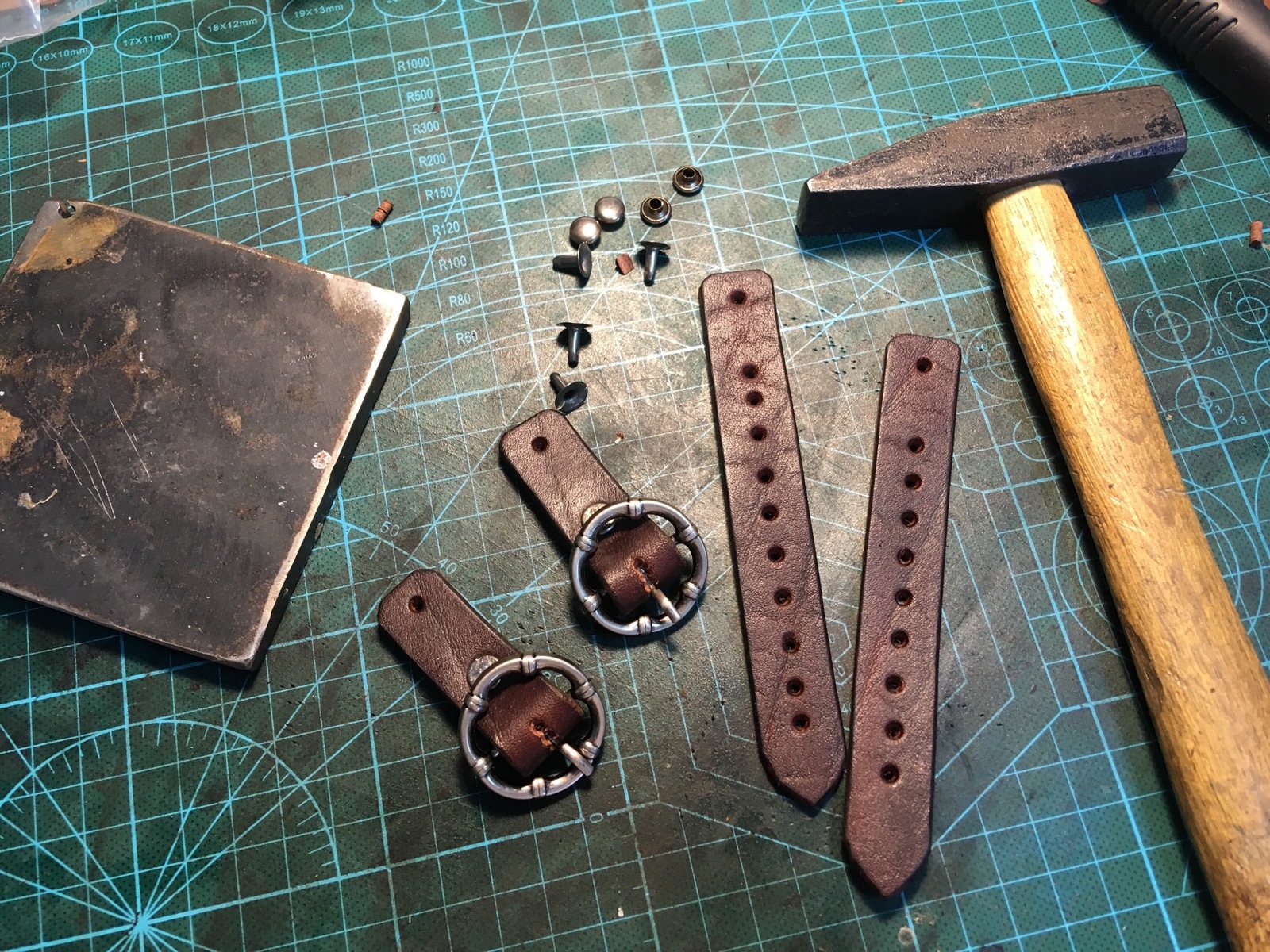 Bracers made of genuine leather. - My, Leather products, Belt, Leather, Leather, Role-playing games, Needlework with process, Sheath, Sword, Longpost