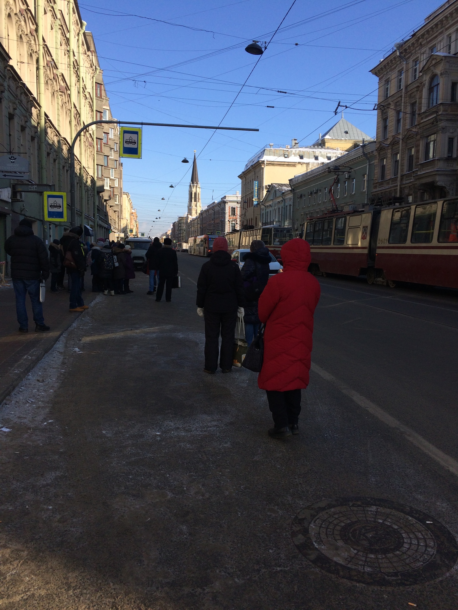 Вот всегда транспорт едет не в вашу сторону... | Пикабу