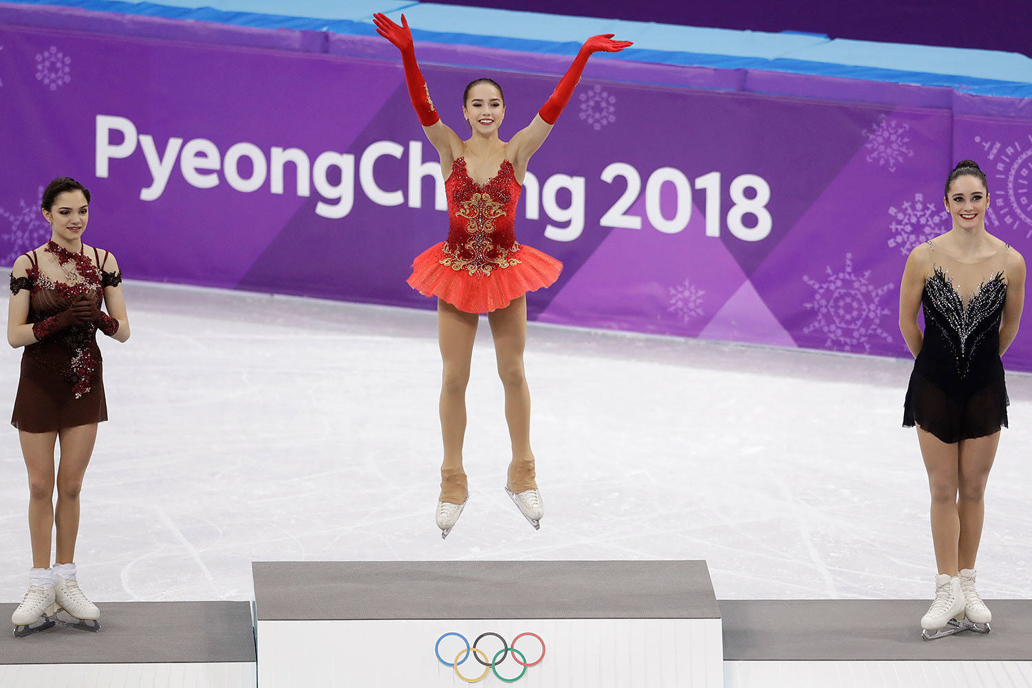 Head up - Alina Zagitova, Figure skating, Gold, The photo, Olympiad