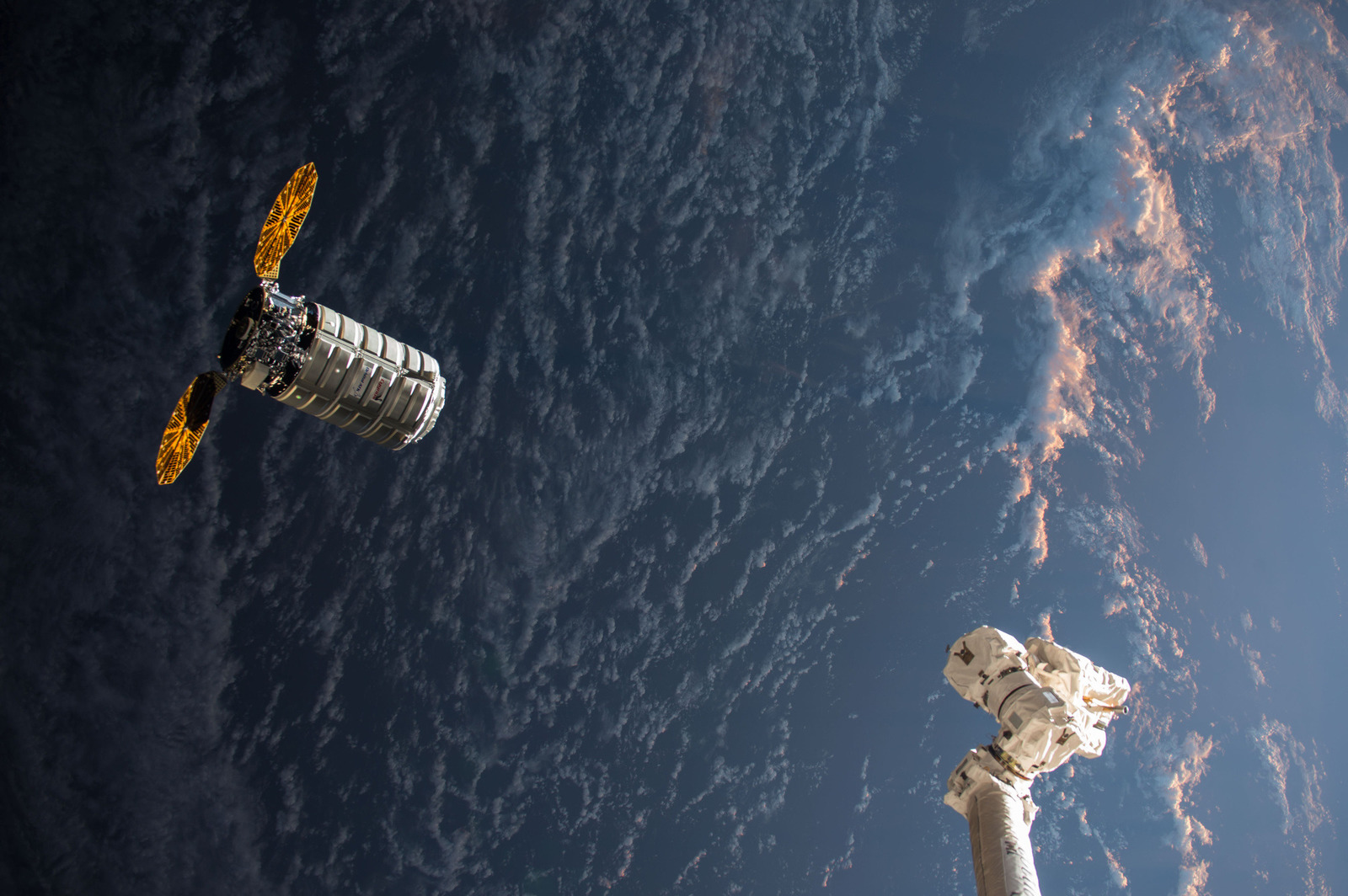 Meeting with the ISS and the Jupiter storm - Space, ISS, Jupiter, Storm, Juno, The photo