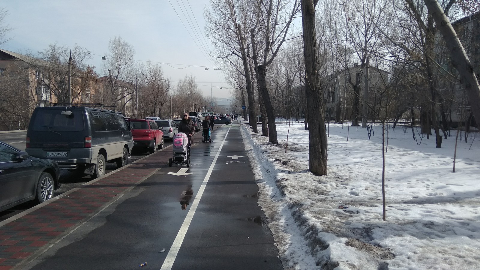 The cycling season has not yet begun, but the mothers with strollers are already here - My, Bike path, Mum, Almaty