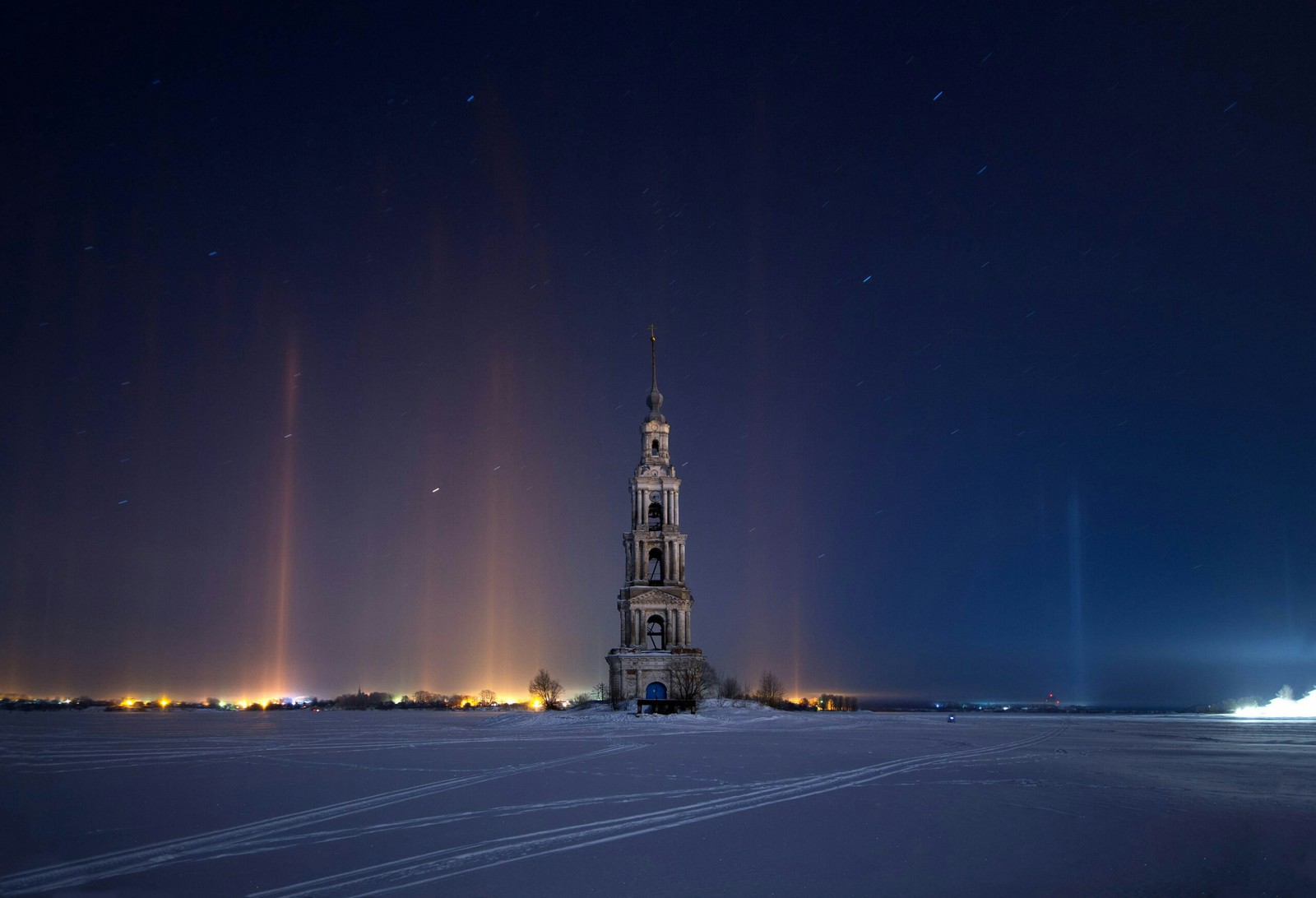 Light poles. - Kalyazin, Light poles, The photo, Sky, Snow, Tower