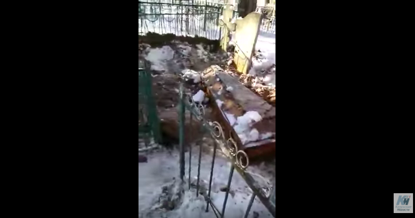 At the cemetery near Kaluga they do not allow to bury a man, the coffin with the body was dug out twice in two days - Kaluga, Funeral services, Scandal, Cemetery, news, Video, Longpost, Negative