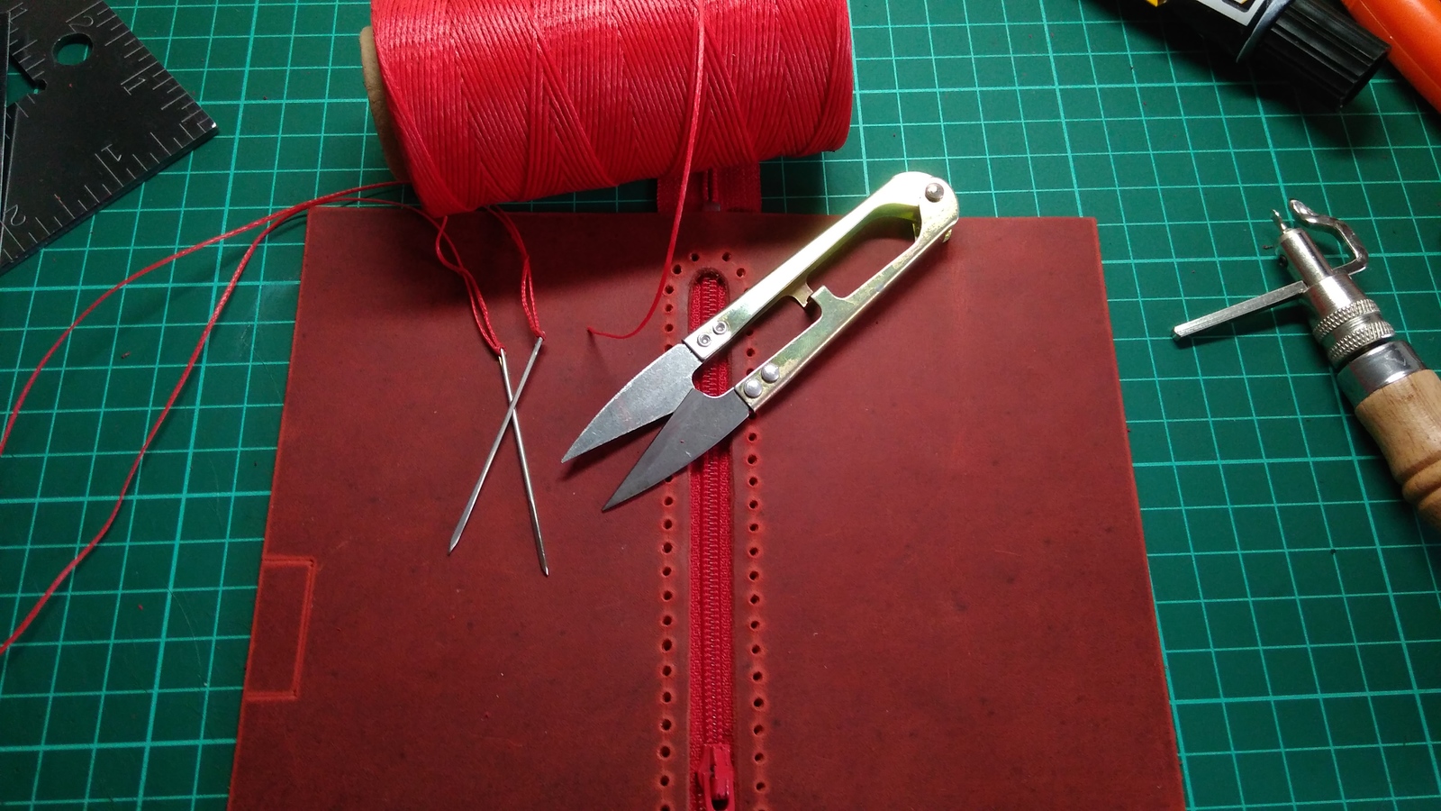 Wallet in red part 1. - My, Needlework with process, Leather craft, Master Class, Wallet, Longpost