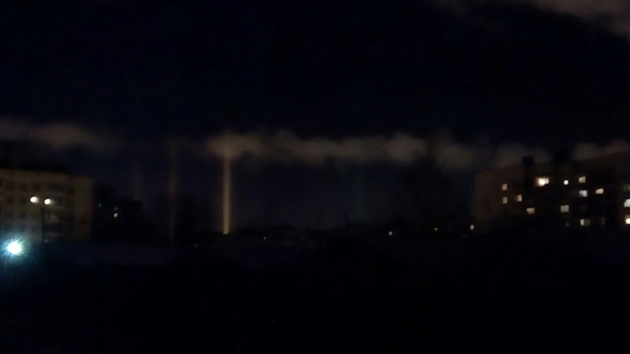 Mysterious pillars of light somewhere in the north of St. Petersburg - My, freezing, Light, Saint Petersburg, Photo on sneaker, Longpost