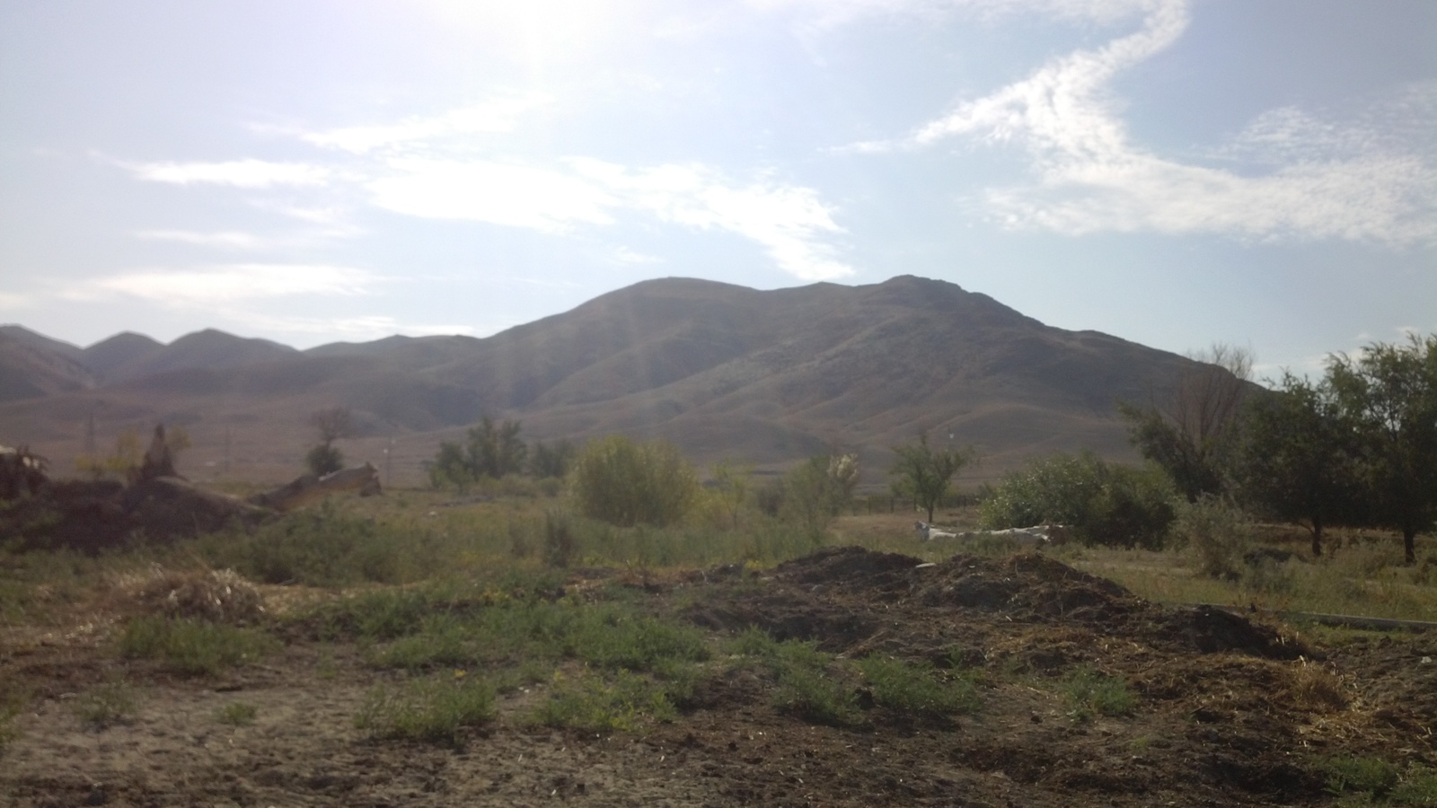 In Kazakhstan, near Karagaily... - My, The mountains, Kazakhstan, Heat, Dust, The sun, The rocks, Road, Longpost