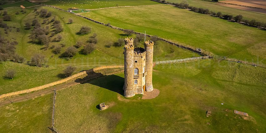 Isle towers. Бродвейская башня внутри Великобритания. Замок Бродвей в Англии. Башня сверху. Бродвейская башня вид сверху.