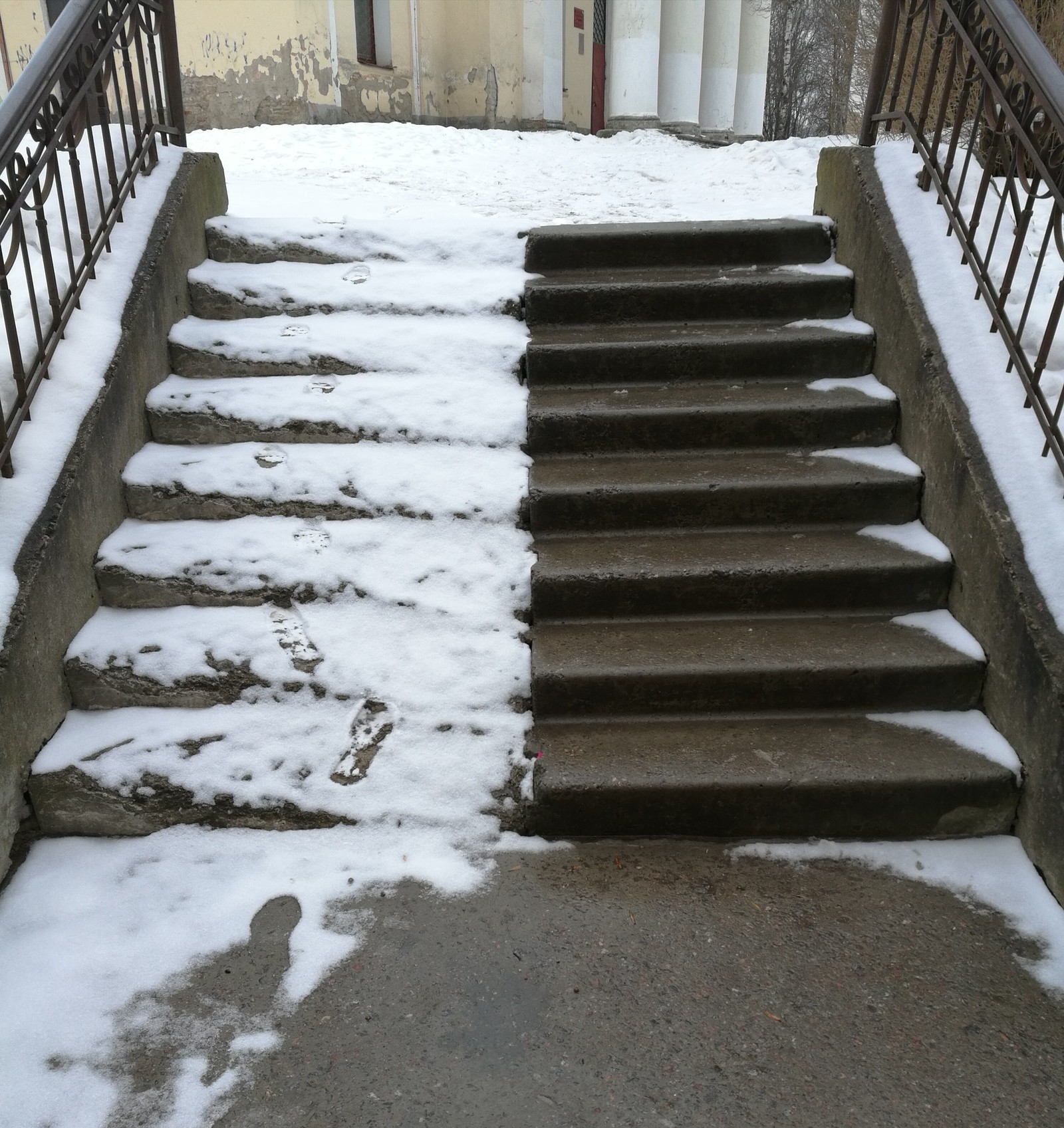 Which half do you choose? - My, Stairs, Pskov, The photo