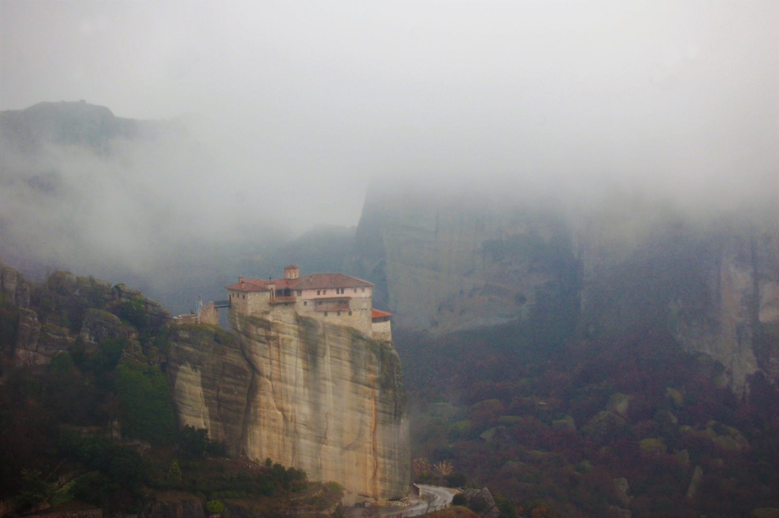 Bad weather in Meteora - My, , Greece, Fog, The rocks, Longpost, The photo, Meteora Monastery