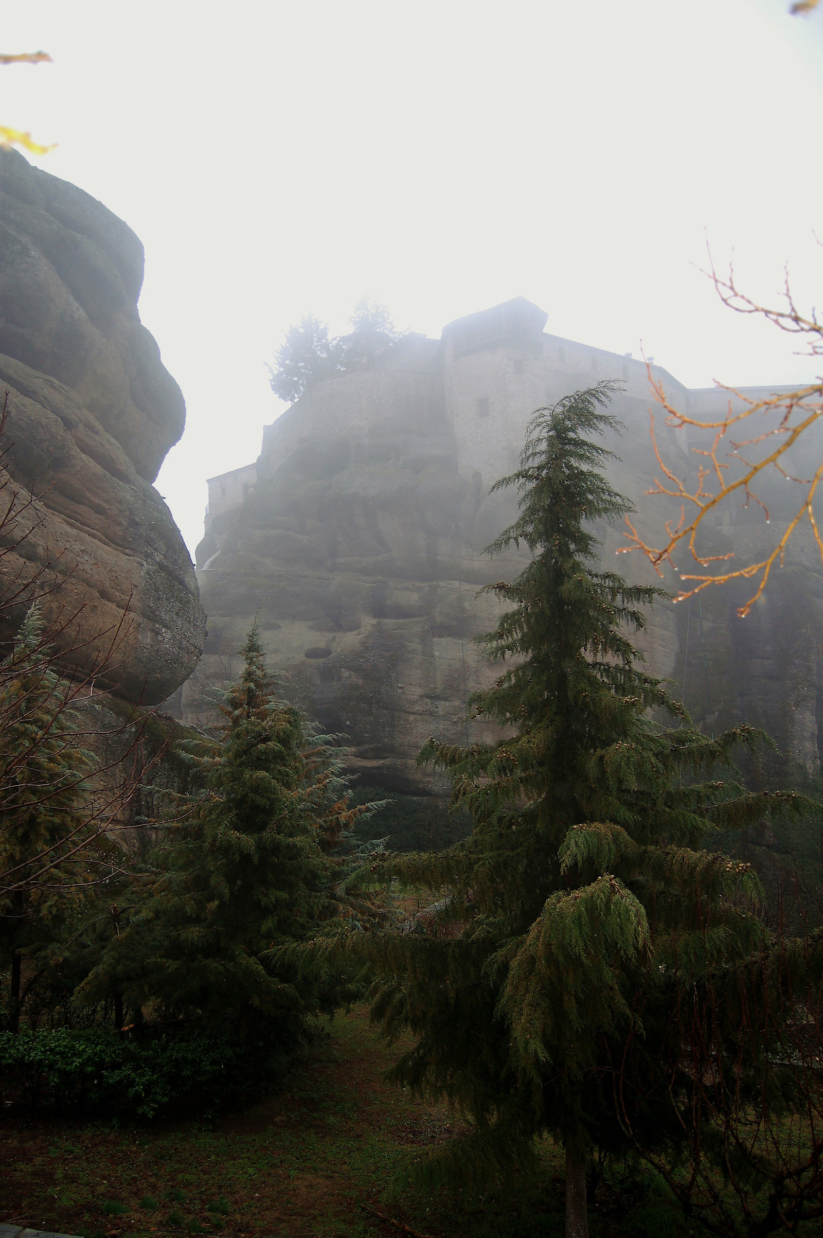 Bad weather in Meteora - My, , Greece, Fog, The rocks, Longpost, The photo, Meteora Monastery