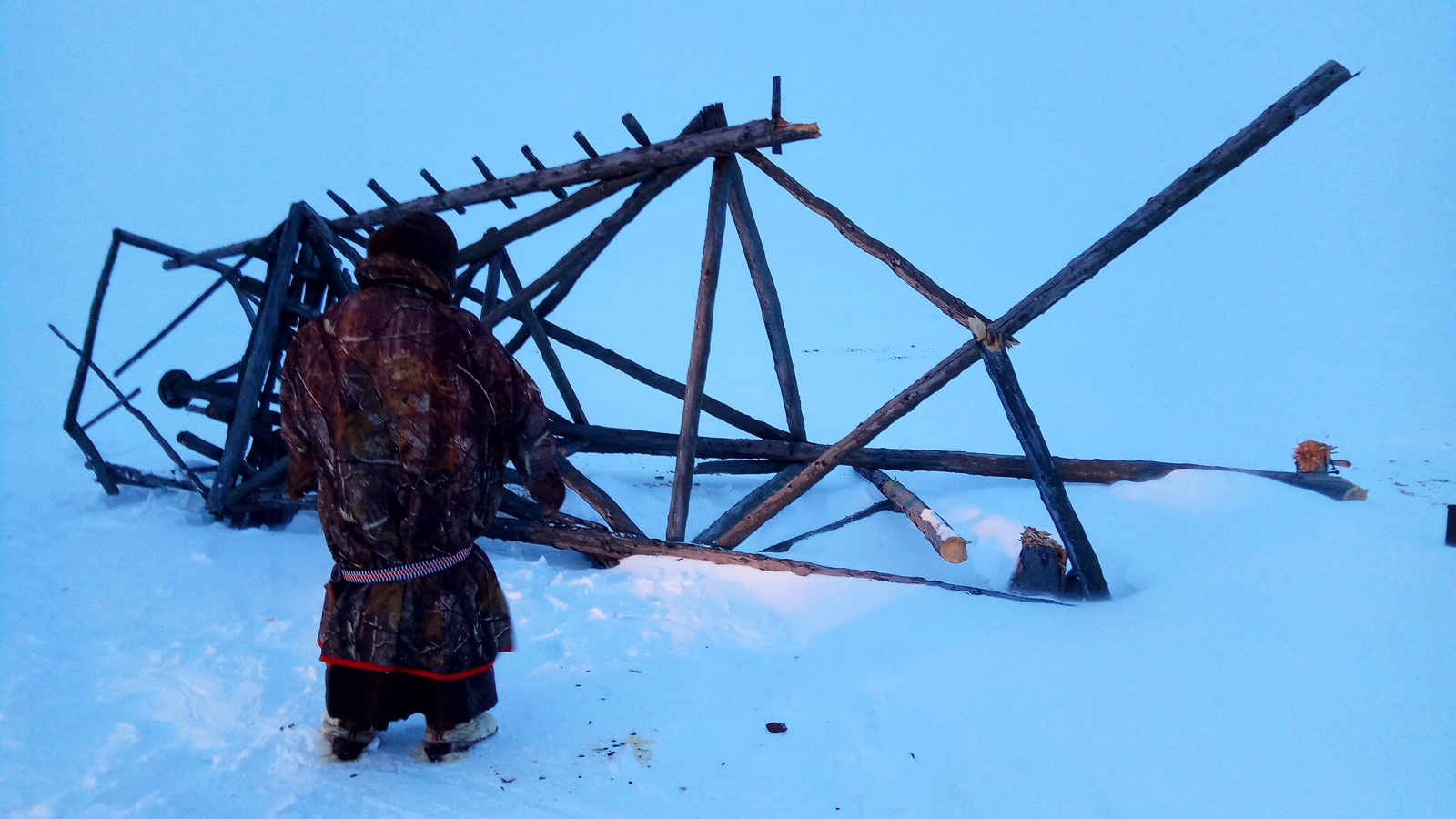 In the YaNAO, a reindeer breeder was crushed by a geodetic tower, which he wanted to cut down for firewood - YaNAO, Reindeer herder, , news, Negative, Incident