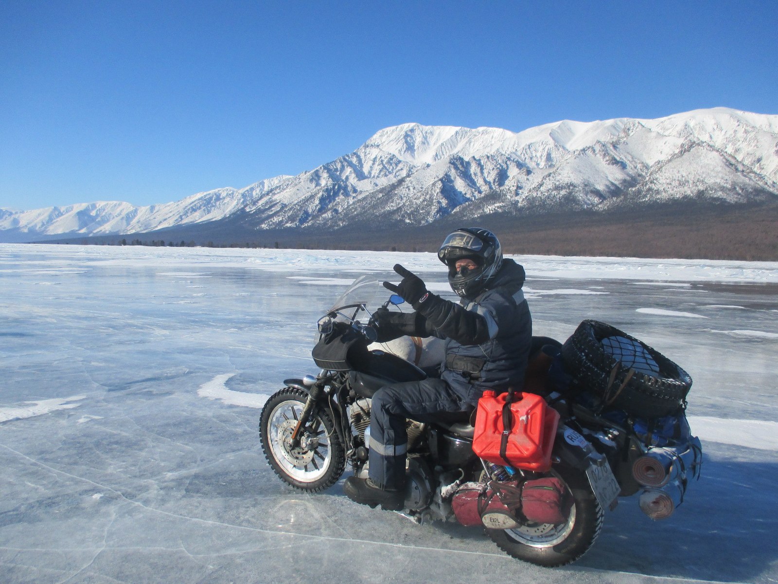 Barnaul biker-thug in -35 reached Lake Baikal on Harley-Davidson - Baikal, , Winter, Barnaul, Bikers, Harley-davidson, Video, Longpost, Motorcycle travel, Motorcyclists
