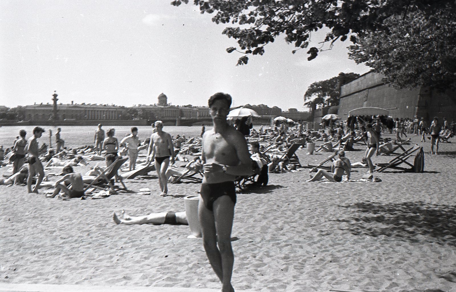 Пляж у Петропавловской крепости (старая фотоплёнка) - Моё, Ленинград, Петропавловская крепость, Пляж, Фотопленка, Хобби, Длиннопост